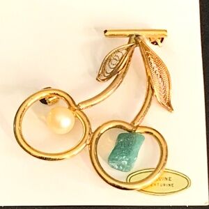 Pretty Vintage Gold Plated Genuine Aventurine Stone With Genuine Pearl Brooch